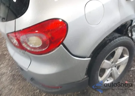 2010 Volkswagen Tiguan Wolfsburg Edition z USA, uszkodzony, nr VIN WVGAV7AX9AW528186